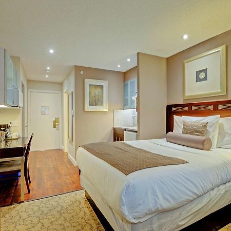 Red Lion Inn And Suites Victoria Saanich Extérieur photo