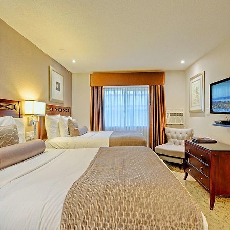 Red Lion Inn And Suites Victoria Saanich Extérieur photo