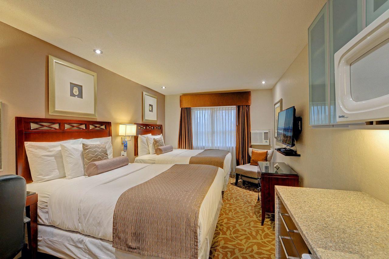 Red Lion Inn And Suites Victoria Saanich Extérieur photo
