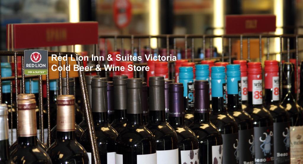 Red Lion Inn And Suites Victoria Saanich Extérieur photo