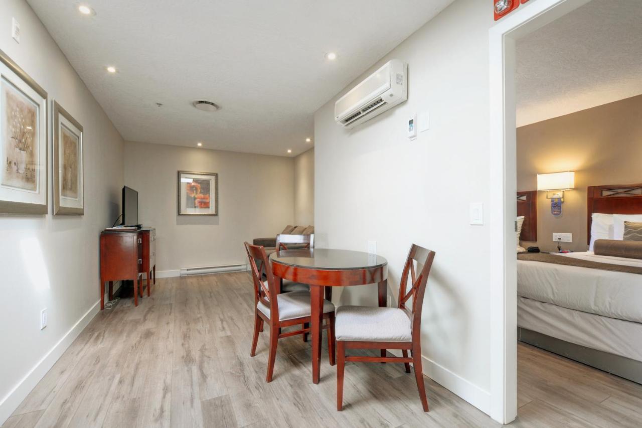 Red Lion Inn And Suites Victoria Saanich Extérieur photo