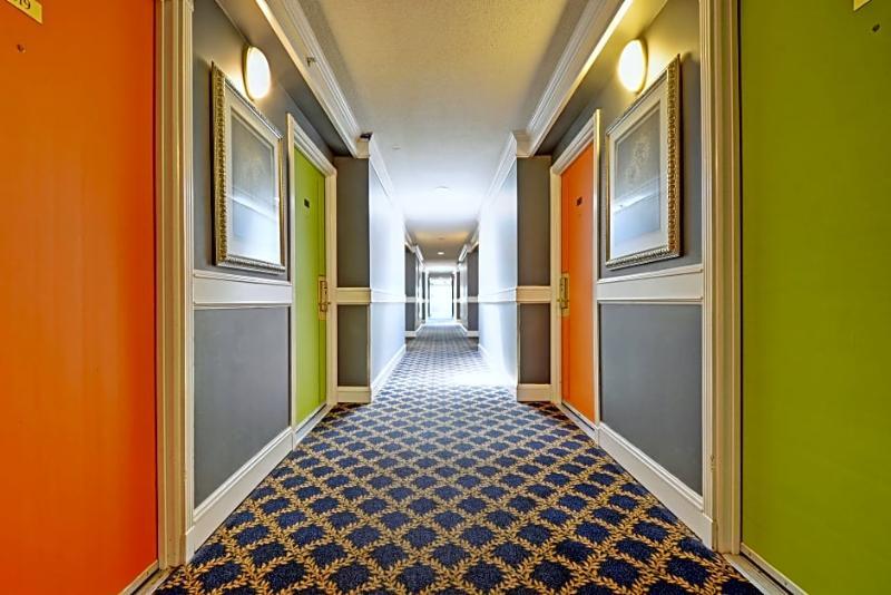 Red Lion Inn And Suites Victoria Saanich Extérieur photo